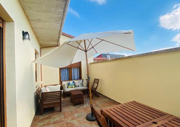 Ábalos Apartamento | La Casona del Gallo