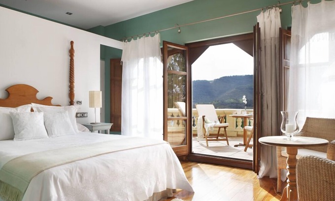 Villabajo Hotel | La Casona del Viajante - Adults Only