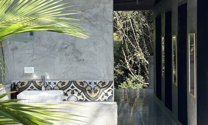 Santa Catalina Hotel | La Chamba Surf House