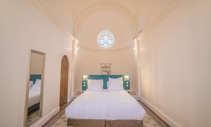 Pezenas Apartamento | La Chapelle, Gîte Insolite Haut de Gamme Avec Piscine et Sauna, à Pézenas