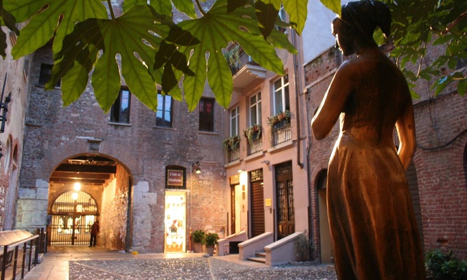Citta Antica Cama Y Desayuno | La Corte di Giulietta Exclusive Suites