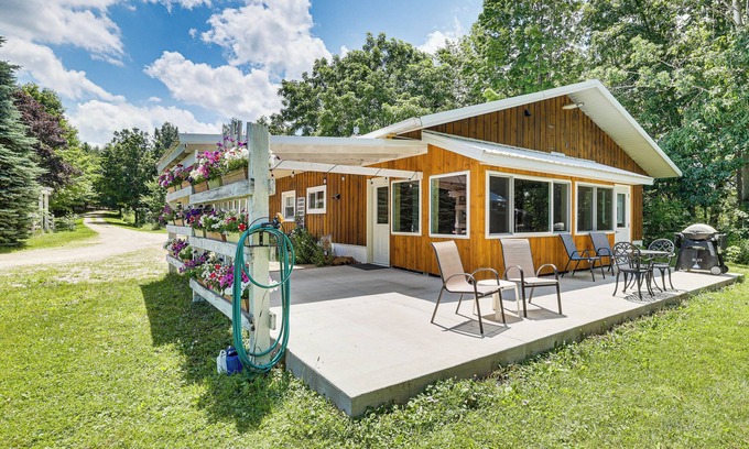 Dakota Cabaña | La Crescent Cottage on Minnesota Bluffs w/ View!