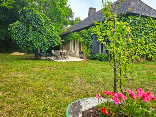 Beaumont-Pied-de-Boeuf Casa | La Crocherie : Gîte des Elfes - Free Wifi & Smart TV