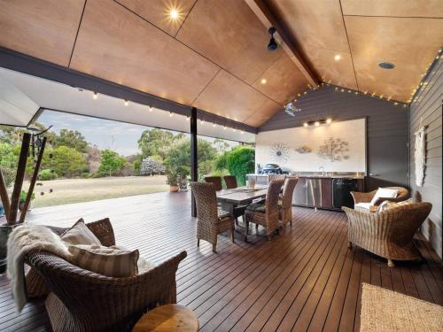 Burnside Casa | La Dimora - Tranquil Retreat Where Bush Meets Beach