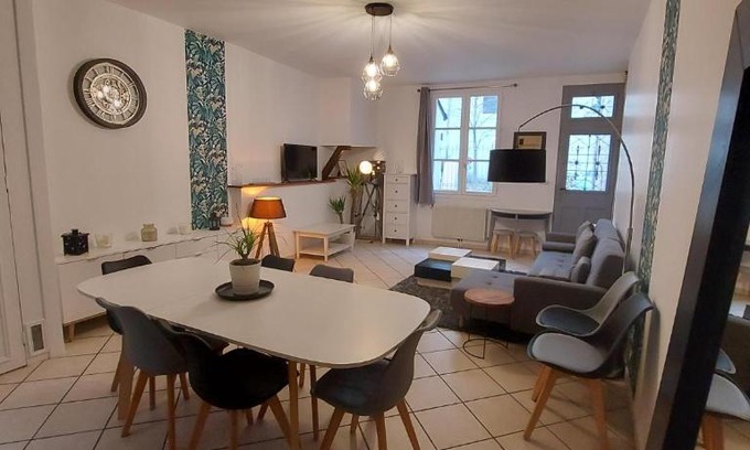 Chinon Casa | La Dodolela