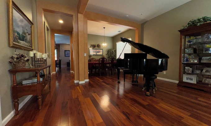Clovis Casa | La Dolce Vita - Gorgeous 4-bedroom house in prestigious Clovis