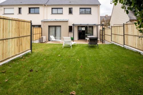 Dinard Casa | La Fée - jolie maison avec jardin - plage à 700 m