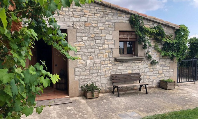 Aleny Cabaña | La Farraja de Cal Farrés, casa rural a 1 h. de Barcelona: piscina, bbq, jardín.