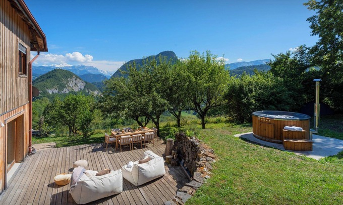 Mieussy Chalet De Esquí | La Ferme des Artistes - alpine home 10p with superb views - OVO Network