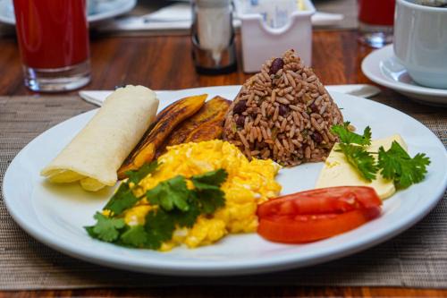 La Fortuna Cama Y Desayuno | La Fortuna Lodge by Treebu Hotels