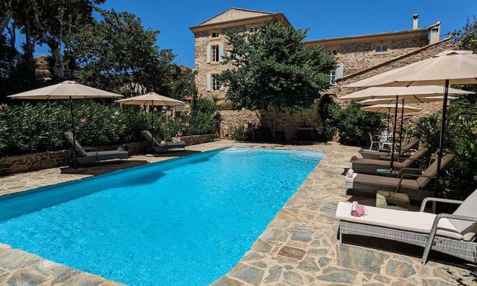 Faugeres Otro | La Galante: Élégance et Confort au Cœur de Faugères, Piscine et Suites Raffinée