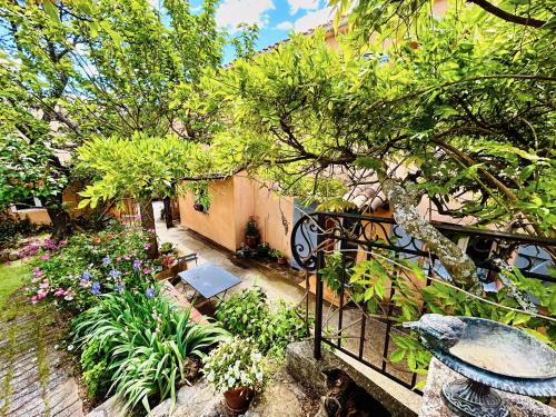 Saint-Marc-Jaumegarde Apartamento | La glycine