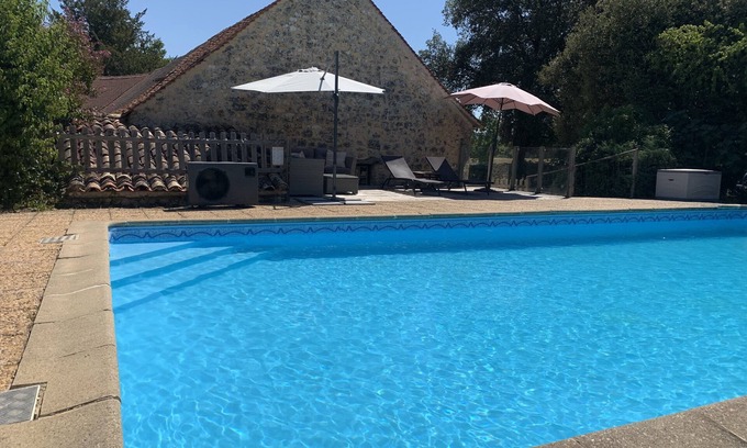 Beaumont-du-Perigord Casa | Granero de estilo tradicional, piscina privada ubicada en la pequeña y tranquila aldea de Blanc