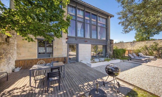 Lamarque Casa | La Grange de la Maison Reverdi – Refugio de Serenidad con Piscina y Terraza Privada
