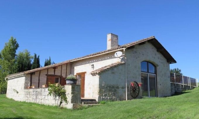 Dondas Casa | La Grange Jacques by Interhome