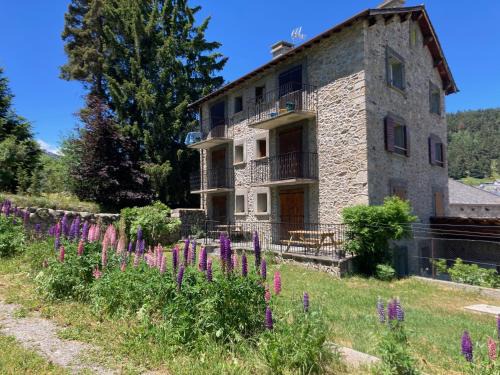 Formigueres Apartamento | la grange T2 Centre Ville Jardin WIFI