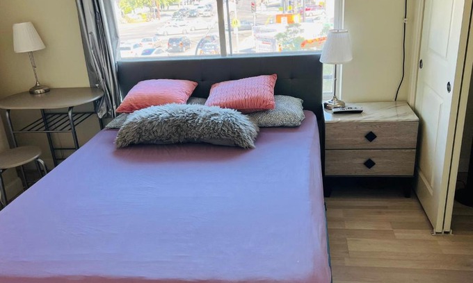 Rosemead Casa | LA guest room with private bathroom free parking