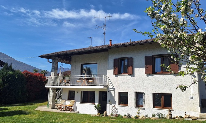 Maccagno Casa | La Tramontana, detached vacation home with beautiful garden close to the lake