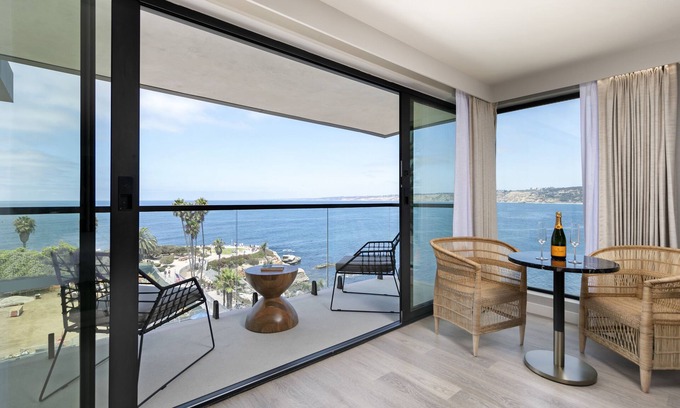 Village of La Jolla Hotel | La Jolla Cove Suites