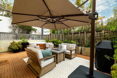 Village of La Jolla Apartamento | La Jolla Seaside Dream w Private Patio & Jacuzzi