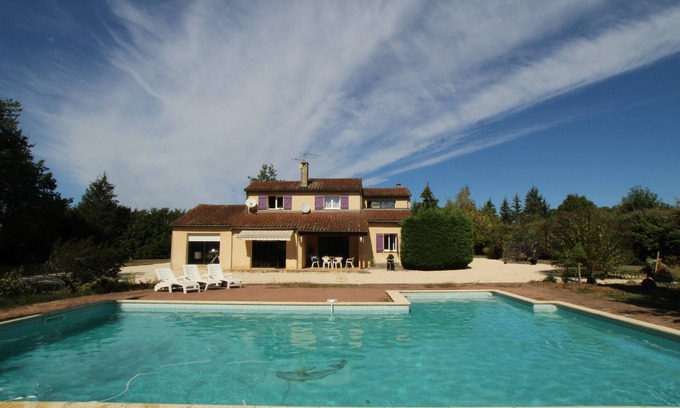 Saint-Cirq-Souillaguet Villa | La Jonquiere, quiet house overlooking a Lotois village. Animals accepted.