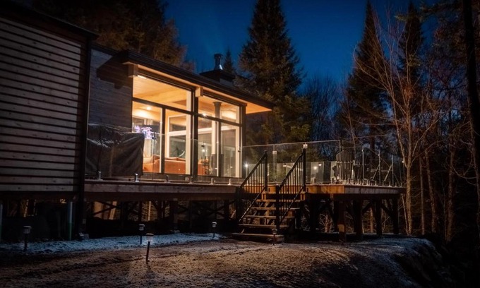 La Conception Cabina | La Khabine - a cabin of windows amongst the trees- 15 mins from Mont Tremblant!