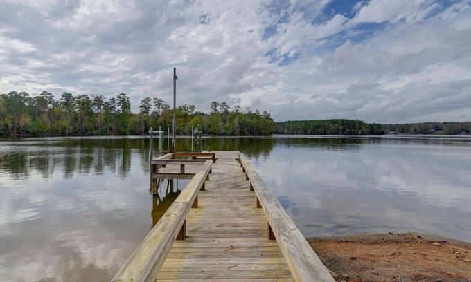 Leesville Casa | La La Lakehouse | Sleeps 6 on Lake Murray!
