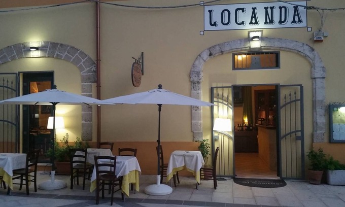 Centro Storico Cama Y Desayuno | La Locanda al Castello