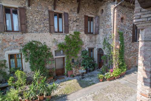 Marne Cama Y Desayuno | La Locanda della Torre "Foresteria Lombarda"