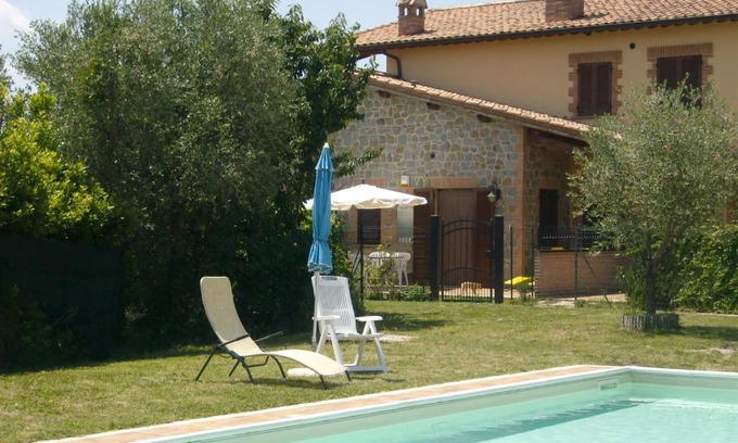 Tuoro sul Trasimeno Apartamento | La Loggina Maxi con 2 giardini recintati privati