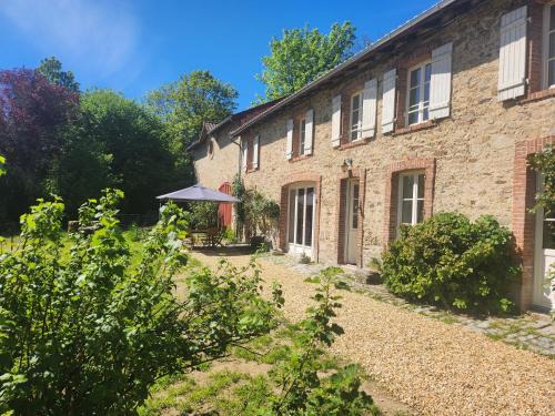 Saint-Leonard-de-Noblat Cama Y Desayuno | La Longère du cheval noir chambre d'hôtes référence et table d'hôtes, en pleine nature, proche d'une cité médièvale, parking couvert securisé