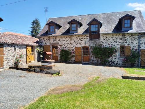 La Foret-sur-Sevre Casa | la longère du plessis Mornay, 30 min du Puy du fo, wifi, parking, jardin