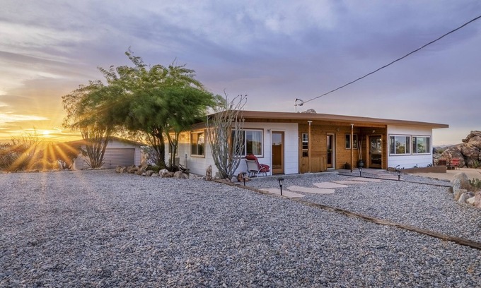 Panorama Heights Casa | 🌵La Luna Azul - A Private Home in the Boulders w/ Hot Tub, Fire Pit and BBQ🌵