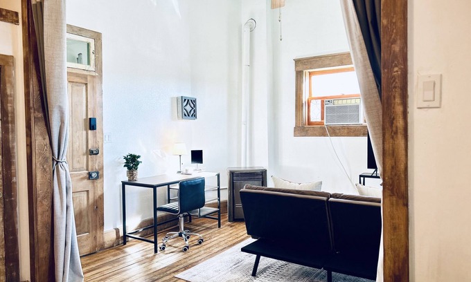 Farmington Apartamento | La Luna, Charming Historic Apartments with Modern Upgrades, Downtown Farmington