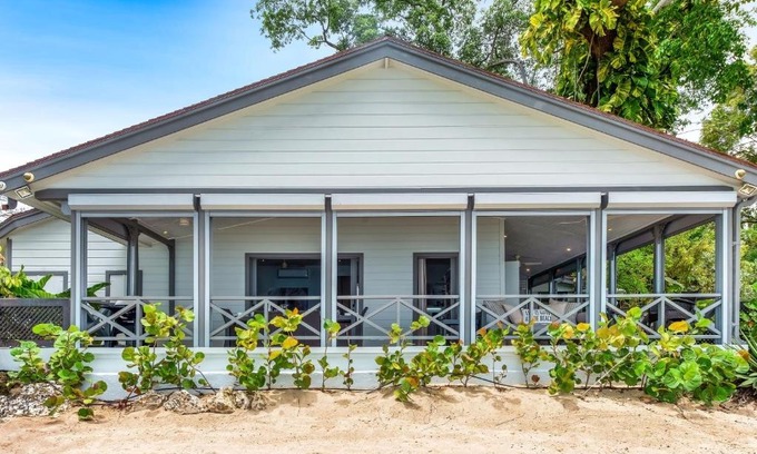 Gibbs Bay Villa | La Lune