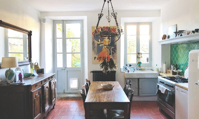 Sainte-Colombe-sur-lHers Casa | La Maison de Mama C: Charming French village home