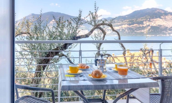 Magugnago Apartamento | Apartamento La Maison Blanche en Brenzone - 2 personas, 1 dormitorios