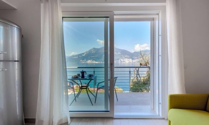 Magugnago Apartamento | Apartamento La Maison Blanche en Brenzone - 2 personas, 1 dormitorios