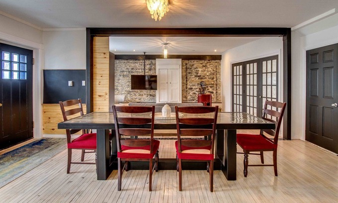 Quartier 5-4 Casa | La Maison Bleue - Period house near the Montmorency Falls