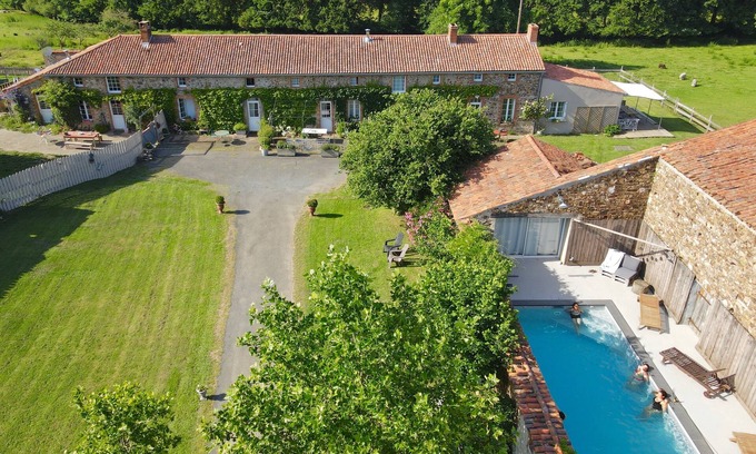 Cholet Cabaña | La Maison de Coutil, at the Gîtes de l'Etang des noues, swimming pool, countryside, horses