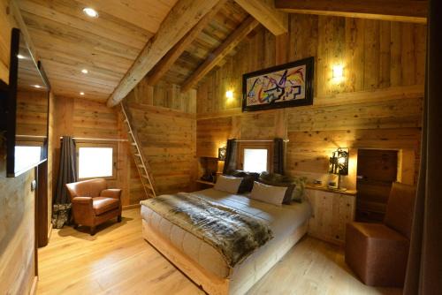 Les Cretes Cama Y Desayuno | La Maison de Dolphe Chalet de Charme & Art gallery