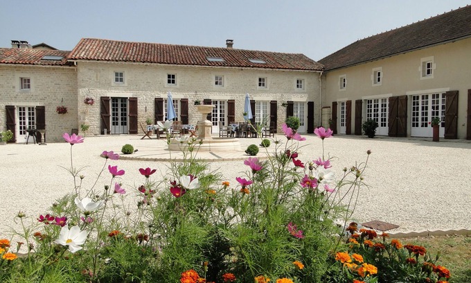 Bouin Apartamento | La Maison De La Rosarie Escape to the ultimate French countryside haven
