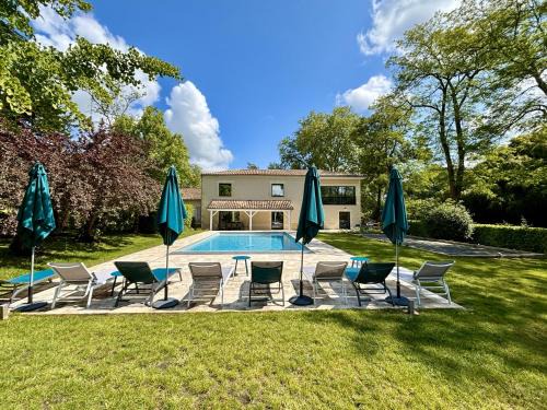 Verac Casa | La Maison L'Eperon, stylish 5 star villa surrounded by vineyard near Saint Emilion