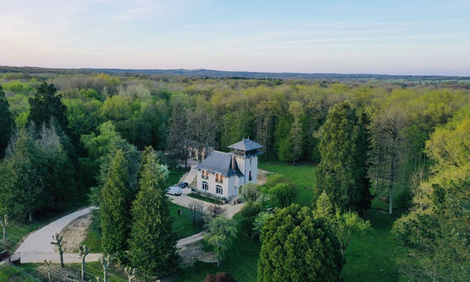 Saint-Sauveur-en-Puisaye Casa | La maison Maroc, a house nestled in a 2-hectare park