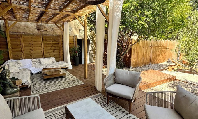 Talairan Casa | La Maison Près de la Fontaine