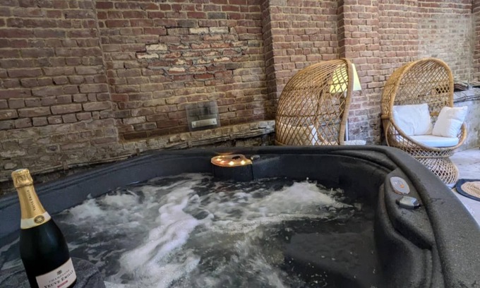 Blendecques Cama Y Desayuno | La Mariance bed and breakfast with private Jacuzzi!