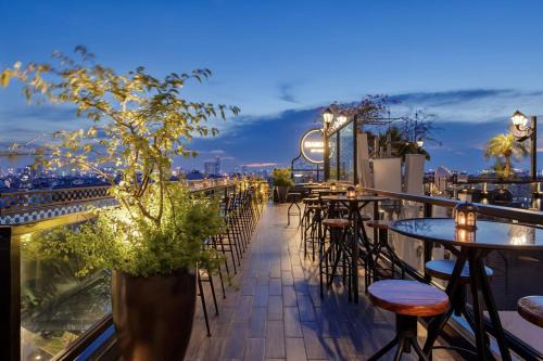Hang Buom Hotel | La Mejor Hotel & Sky Bar