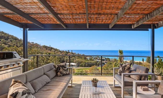 Newport Casa | La Mer perched on the Newport headland with spectacular views over Newport Beach