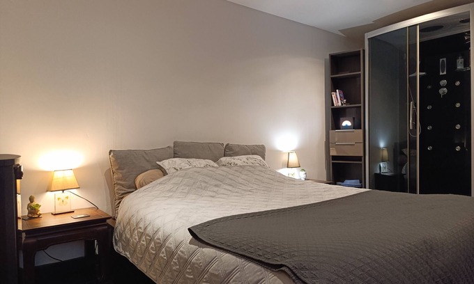 Soyaux Apartamento | La Parenthèse Furnished apartment, Terrace, Garden. PKG Free Netfix BOx TV.