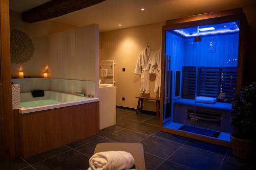 Pont-de-L'Arche Apartamento | La Parenthèse Suites - appartement luxueux avec sauna et baignoire balnéo